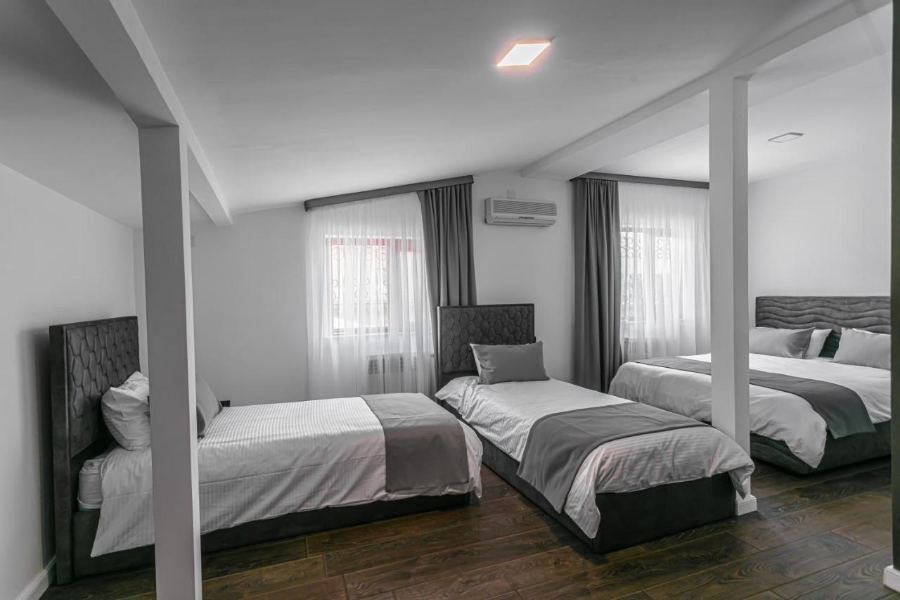 Luxe Apartment In Center Yerevan Exterior foto